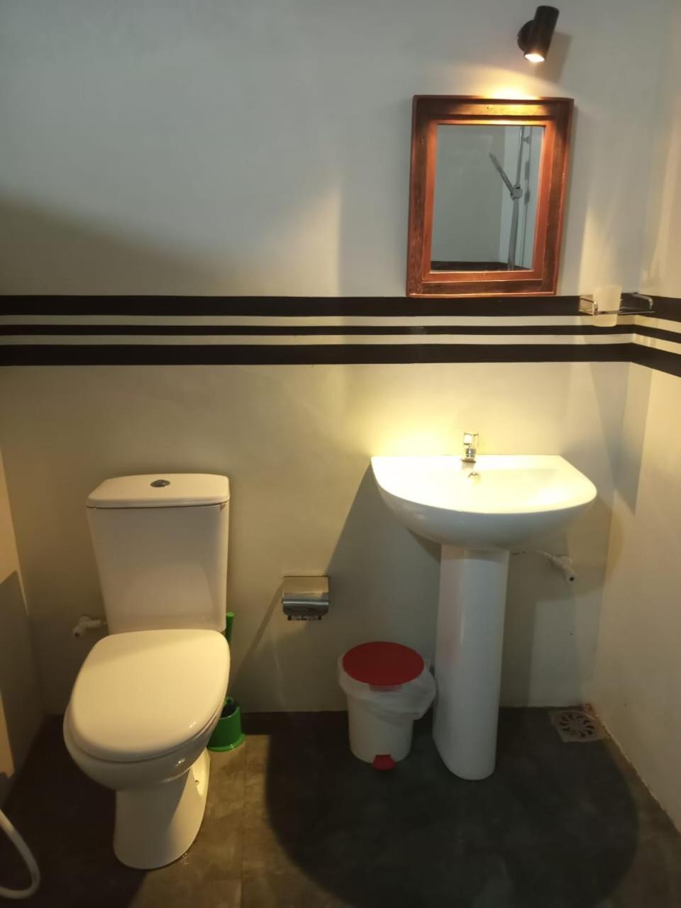 Little Villa Guest House Аханґама Екстер'єр фото