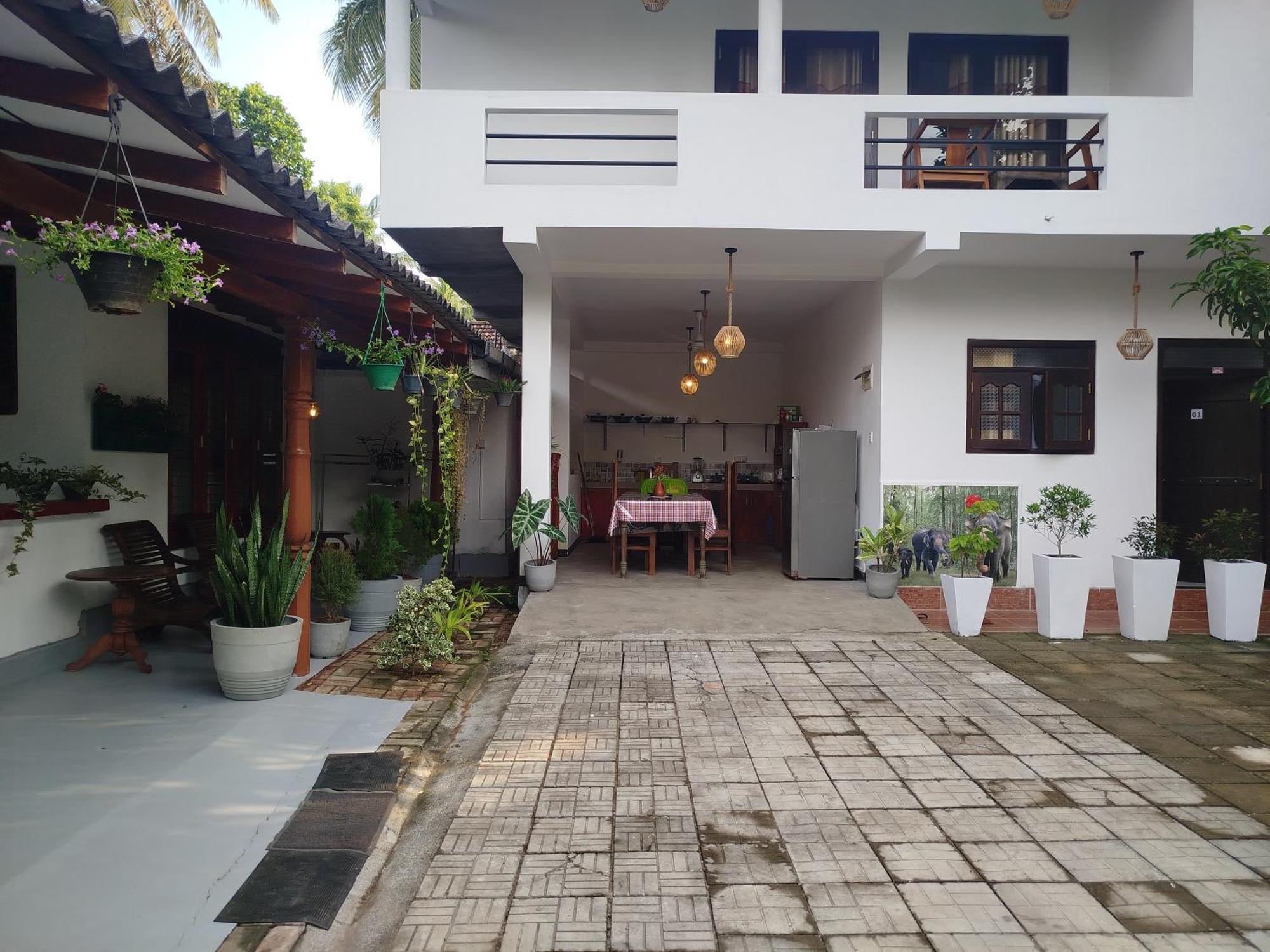 Little Villa Guest House Аханґама Екстер'єр фото