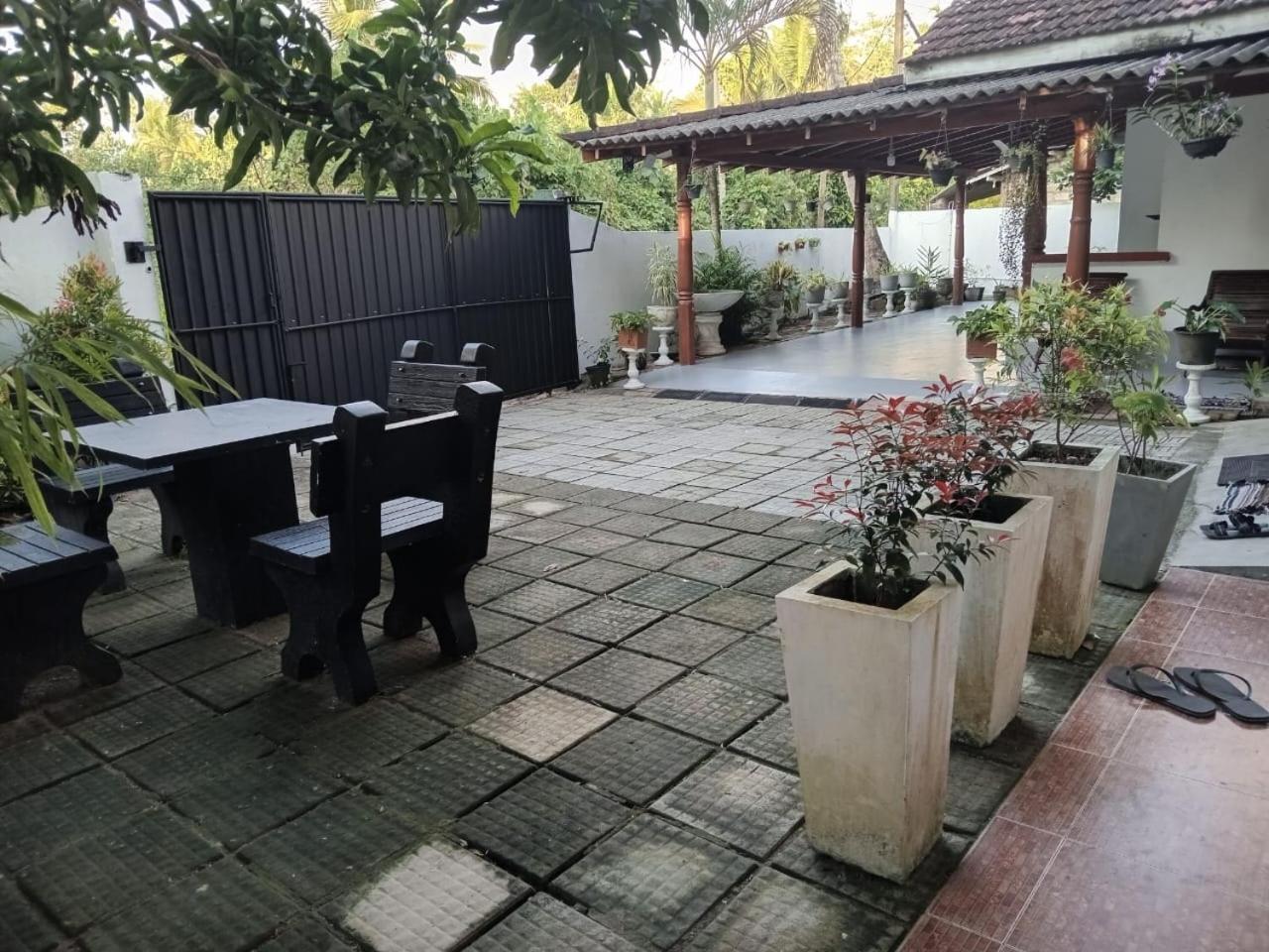 Little Villa Guest House Аханґама Номер фото