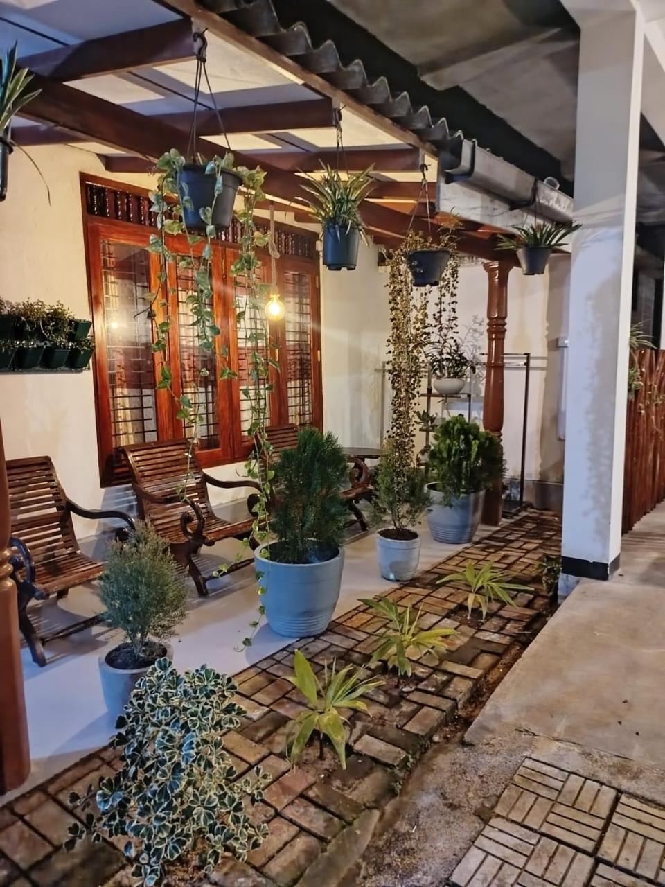 Little Villa Guest House Аханґама Екстер'єр фото